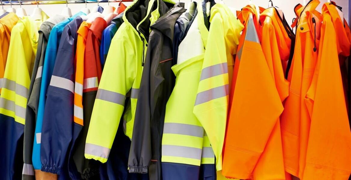 Outdoorowe kurtki – jak wybrać odporny model na zmienne warunki pogodowe?