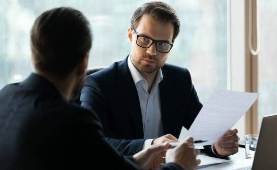 Ochrona praw osób pokrzywdzonych przez zorganizowaną przestępczość: rola adwokata