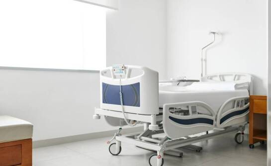 Elektryczne łóżko rehabilitacyjne: kluczowe funkcje i ich znaczenie