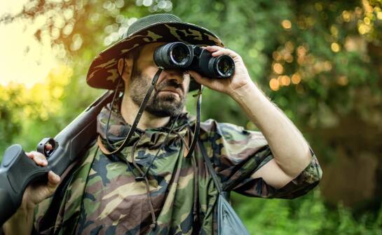 Nowoczesne wzory kamuflażu w odzieży myśliwskiej – co warto wiedzieć?