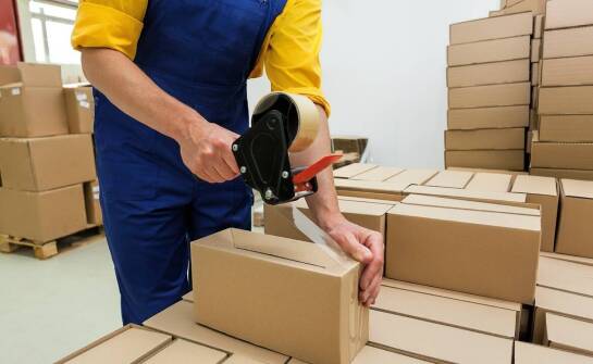 Dlaczego pakowa taśma jest niezbędna w sektorze przemysłowym?