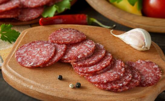 Zakup węgierskiego salami online – przewodnik po ofercie i korzyściach