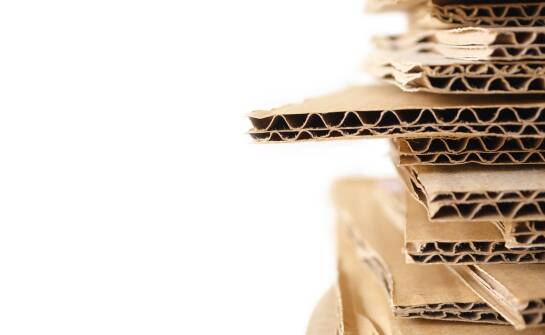 Zalety stosowania arkuszy tektury w przemyśle opakowaniowym