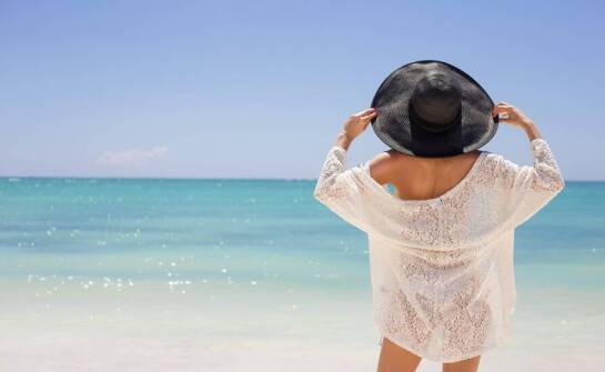 Moda plażowa: jak stylowo wyglądać na wakacjach