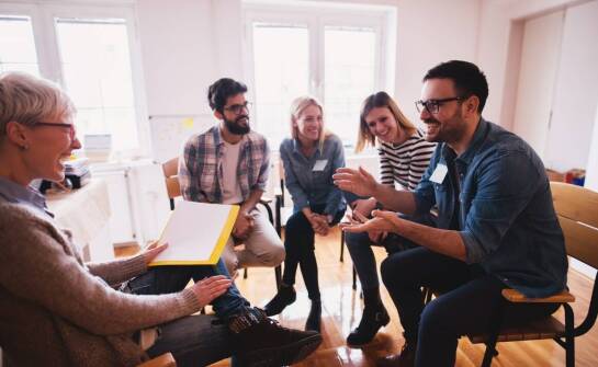 Znaczenie asertywności w rozwoju osobistym na kursach