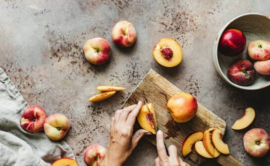 Jakie odmiany nektaryn najlepiej nadają się do słonecznych ogrodów?