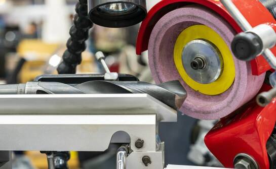 Jakie znaczenie ma precyzyjne szlifowanie gumy dla jakości produktu końcowego?