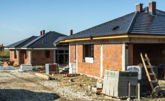 Wybór najlepszych materiałów budowlanych w projektach jednorodzinnych domów