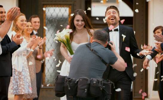 Fotografia pełna humoru – jak uchwycić zabawne momenty na weselu?