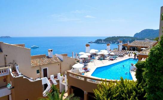 Wypoczynek nad morzem: korzyści z wyboru hotelu z basenem