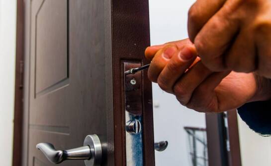 Optymalizacja funkcjonalności zewnętrznych drzwi otwieranych na zewnątrz