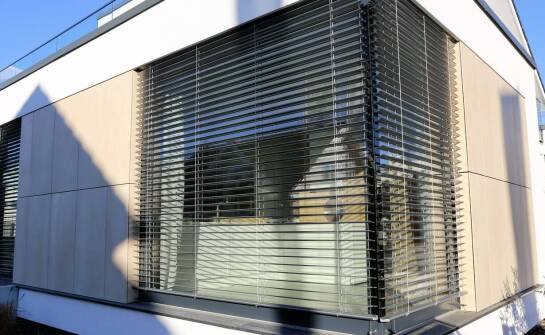 Najczęstsze pytania dotyczące wyboru zewnętrznych żaluzji fasadowych – odpowiedzi ekspertów