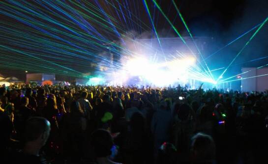 Wpływ 90-sekundowych stroboskopów na atmosferę koncertów i festiwali