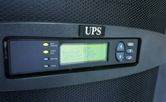 Jak stacje UPS mogą chronić przed przerwami w dostawie prądu?