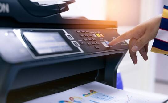 Jak serwis Ricoh przyczynia się do zrównoważonego rozwoju w biurze?