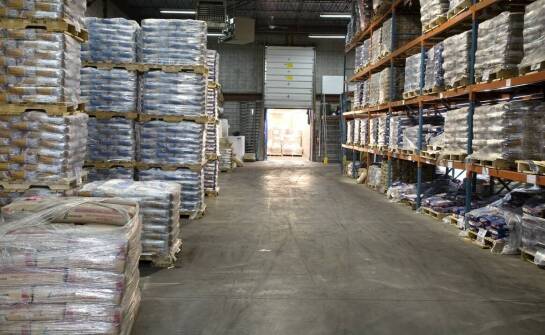 Przechowywanie sezonowych dekoracji – jakie rozwiązania oferuje magazyn do wynajmu?