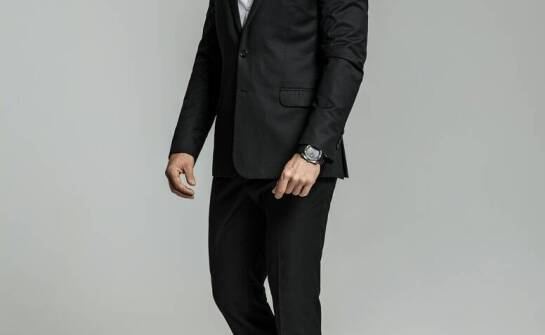 Czarny męski garnitur: co sprawia, że jest ponadczasowym wyborem?