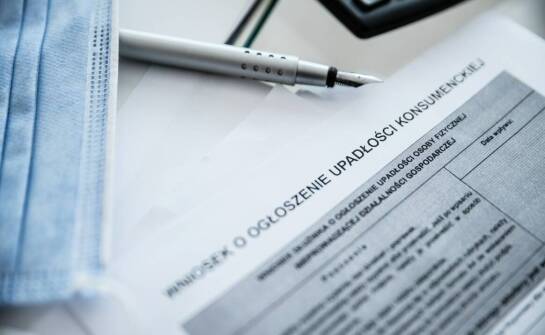 Adwokat a zdalne prowadzenie spraw o konsumencką upadłość – jak to działa?