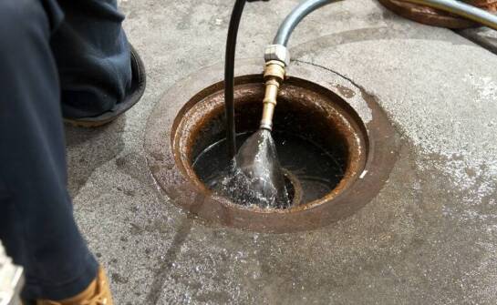 Czyszczenie kanalizacji w jednorodzinnych domach – klucz do sprawnej instalacji