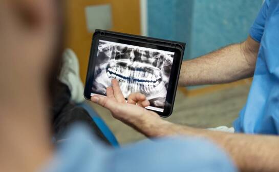 Jakie są zalety cyfrowej diagnostyki RTG w klinikach stomatologicznych?