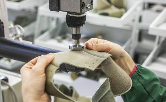 Jak maszynowe plisowanie zmienia oblicze współczesnej mody?