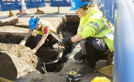 Jak geotkaniny mogą poprawić bezpieczeństwo inżynieryjnych konstrukcji?