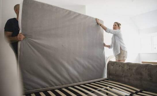 Wysokoelastyczne materace – dlaczego są idealne dla par?