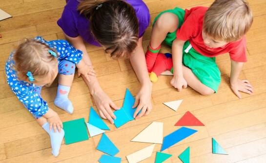 Jak różne poziomy trudności puzzli z dinozaurami mogą być dostosowane do umiejętności dziecka?