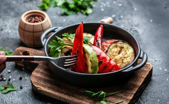 Jak grillowa patelnia może pomóc w przygotowaniu dietetycznych posiłków?