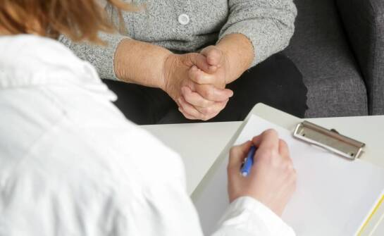 Jakie są najczęstsze objawy choroby Alzheimera wymagające interwencji psychiatrycznej?