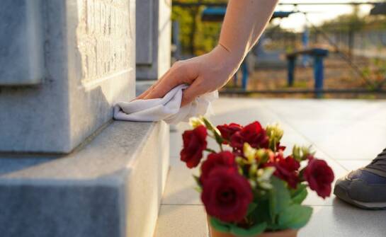 Praktyczne wskazówki dotyczące użycia pisaka do ceramiki w pracach na cmentarzu