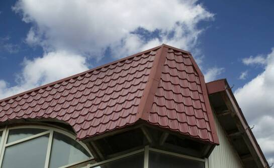 Wpływ pogody na wybór materiałów do pokrycia dachu