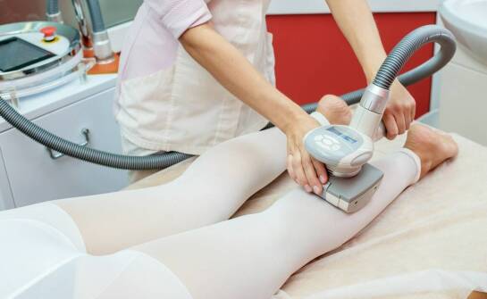 Zabiegi modelujące sylwetkę z uderzeniową falą – co warto wiedzieć przed decyzją?