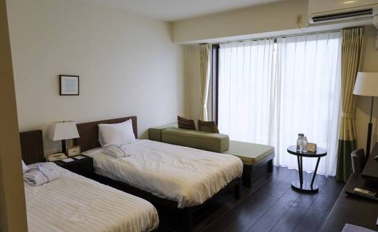 Komfortowe pokoje z pełnym wyposażeniem – co znajdziesz w nich?