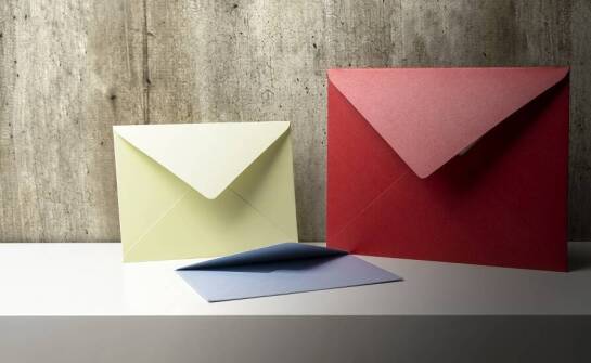 Dlaczego inwestowanie w koperty wysokiej jakości jest opłacalne dla małych firm?