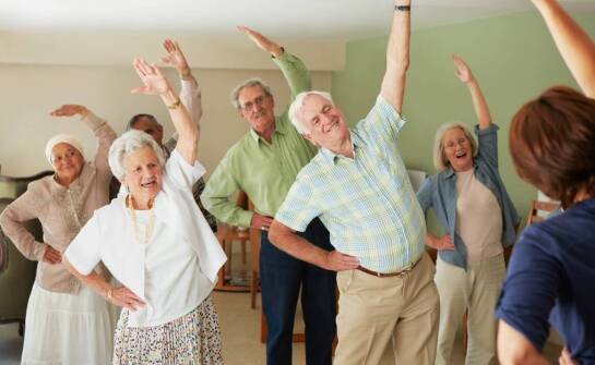 Wpływ grupowej gimnastyki na zdrowie seniorów w domu opieki w Pruszkowie