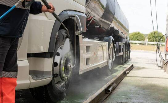 Wulkanizacja opon w terenie – co oferuje mobilny serwis?