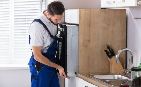 Najlepsze praktyki montażu wentylacyjnych kratek w kuchni