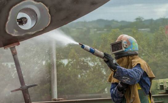 Nowoczesne techniki czyszczenia konstrukcji metalowych