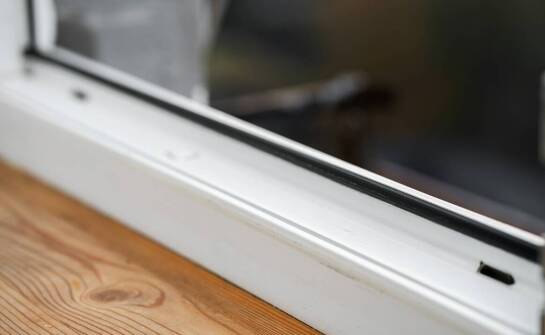 Zalety wyboru stałej ościeżnicy do drzwi przylgowych i bezprzylgowych