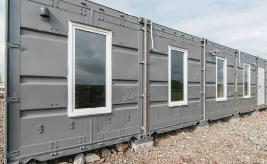 Jakie są kluczowe zalety socjalnych kontenerów w porównaniu do tradycyjnych rozwiązań?