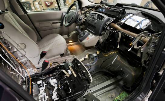 Co warto wiedzieć o kosztach wymiany rozdzielczej deski po kolizji?