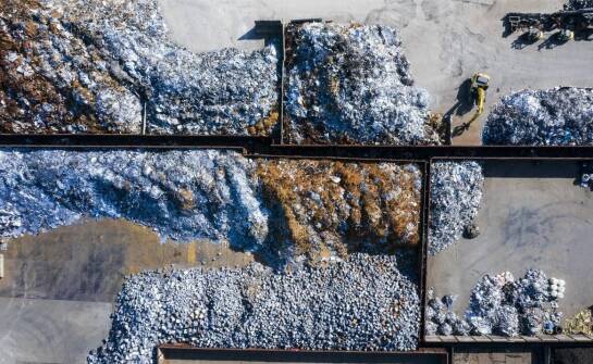 Jakie są korzyści z recyklingu stali w kontekście ekonomicznym?