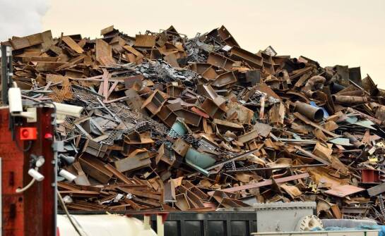 Jakie informacje o cenach złomu można znaleźć w internecie?