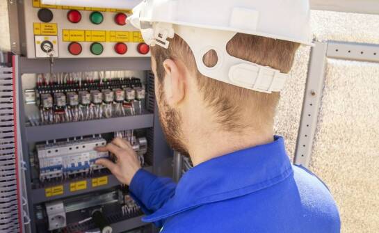 Dlaczego warto zainwestować w profesjonalny montaż alarmów?