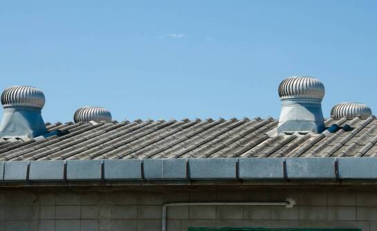 Projektowanie dachów z uwzględnieniem systemów wentylacyjnych nowoczesnych