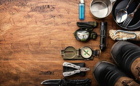 Jakie turystyczne akcesoria oferuje sklep militarny?