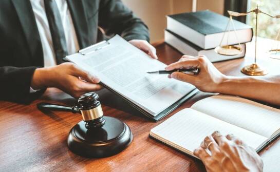 Jak przygotować prawną dokumentację z pomocą doświadczonego adwokata?