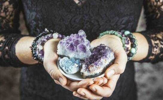 Symbolika ametystu w kulturze i jego znaczenie dla osób spod znaku Skorpiona