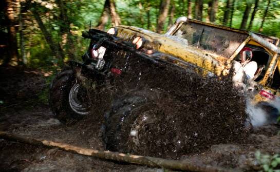 Jakie są możliwości modyfikacji małego jeepa 4x4 dla większej frajdy z jazdy?